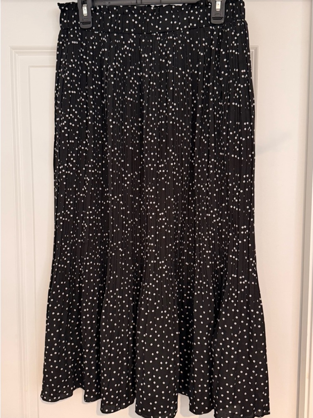 Women's Black Polka Dot Pleated Midi Skirt